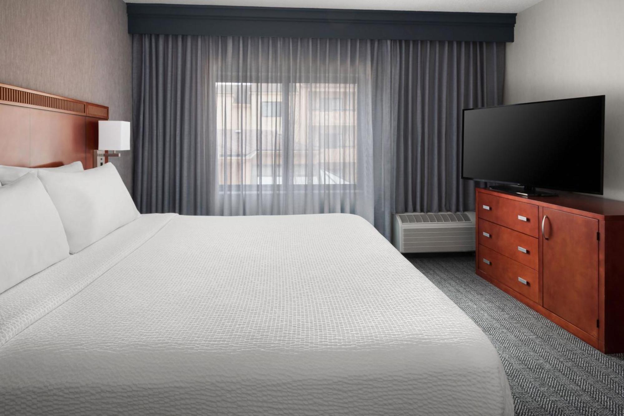 Hotel Courtyard By Marriott New Haven 3*